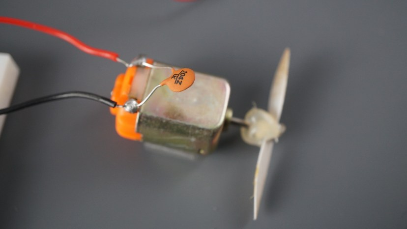 mini dc motor with ceramic capacitor