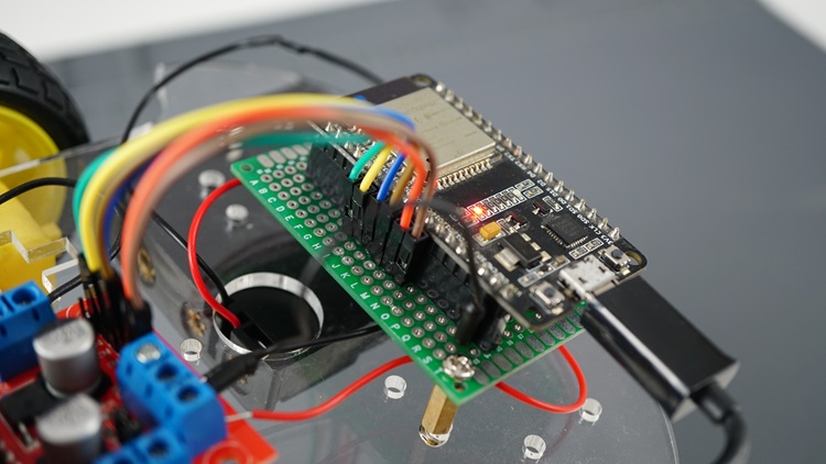 ESP32 Car Robot - ESP32 on a chassis kit