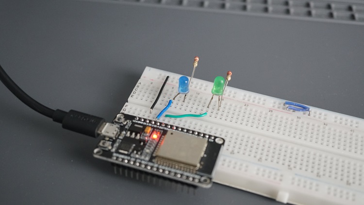ESP32 ESP8266 Asynchronous Programming - Blink Multiple LEDs - Demonstration