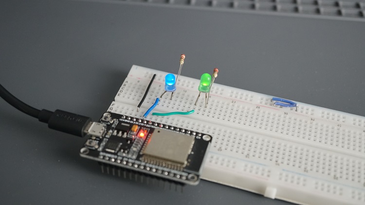 ESP32 ESP8266 Asynchronous Programming - Blink Multiple LEDs - Demonstration