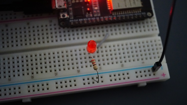 ESP32 PWM with Arduino IDE- Analog Output LED Set to 0 LED off