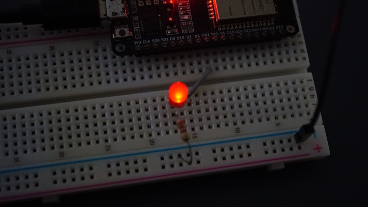 ESP32 PWM with Arduino IDE- Analog Output LED Set to 50