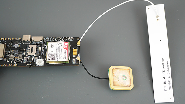 ESP32 T-SIM7000G antennas