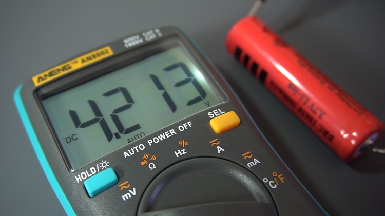 lithium battery multimeter output voltage