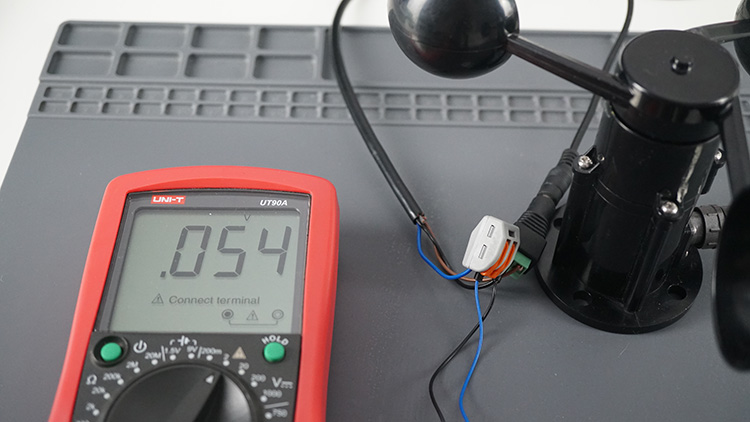 Arduino Measure Voltage from Wind Sensor with no wind