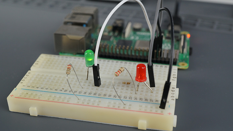 Raspberry Pi Control Outputs Based on Time of the day - Demonstration