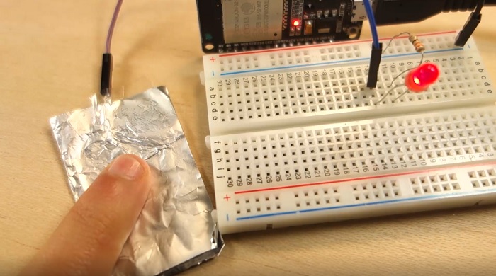 Touch Sensitive LED with ESP32 Touch Pins Demonstration