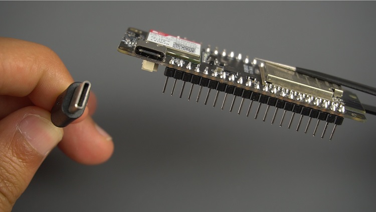 ESP32 SIM800L Board USB-C cable for charging and data
